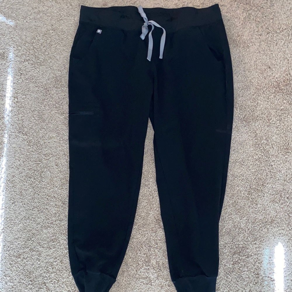 Black FIGS Zamora joggers